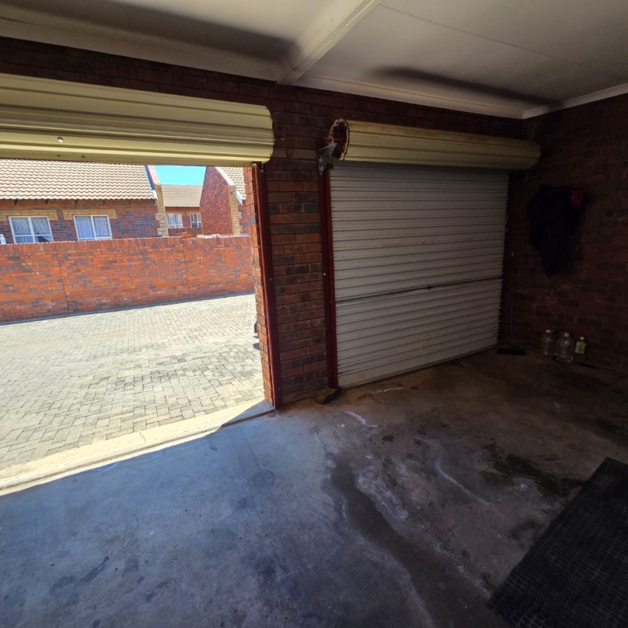 2 Bedroom Property for Sale in Kiepersol Free State